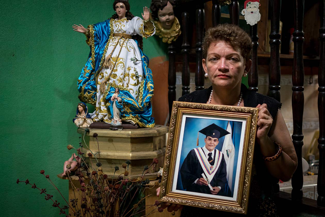 Byron Estrada es devoto de la Virgen María. Él celebra la Gritería Chiquita y la concepción de María los siete de diciembre. Franklin Villavicencio | Niú