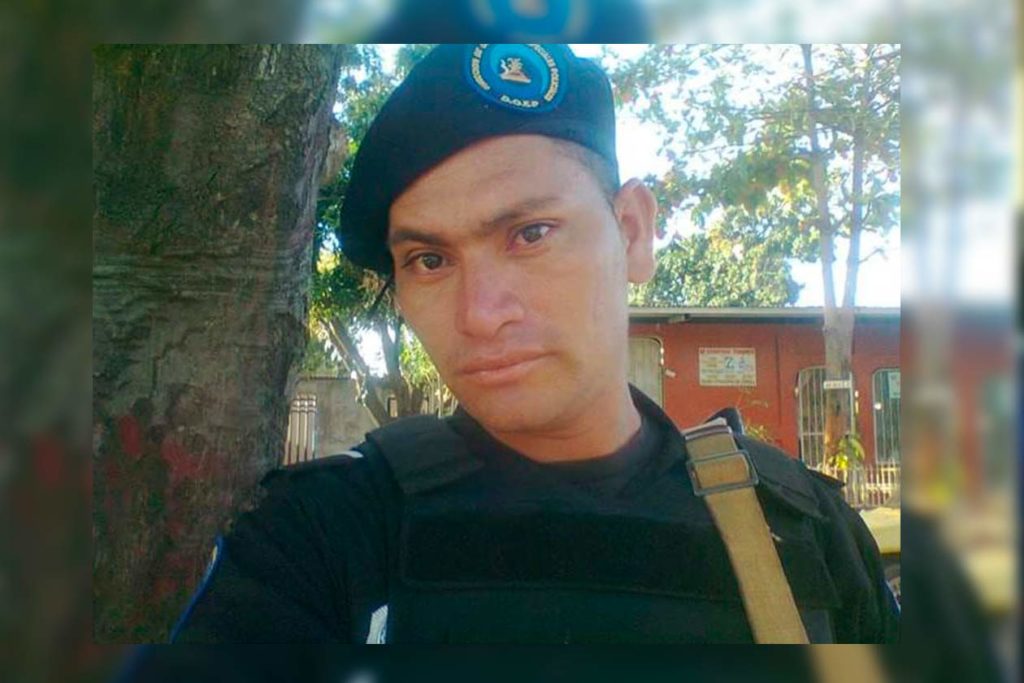 El expolicia, Julio César Espinoza está detenido junto a su padrastro y su cuñado. Cortesía | Niú