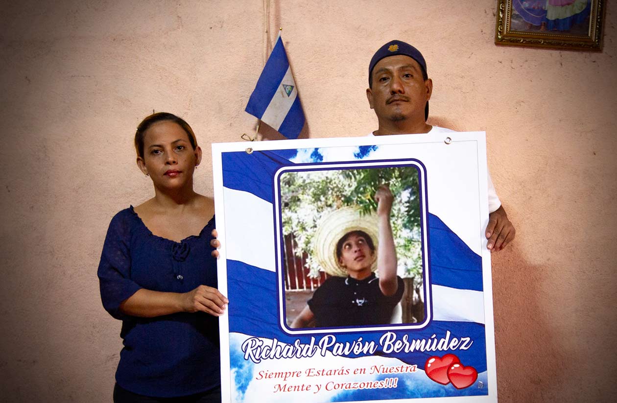 Los padres de Richard Pavón, uno de los primeros asesinados por la represión contra las protestas ciudadanas, denuncian que el caso de su hijo está engavetado, y no confían en la justicia orteguista. Antonio Ramírez | Confidencial