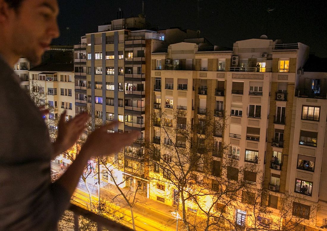 Aplauden a médicos en España